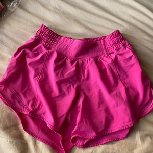 LULULEMON SONIC PINK HOTTY HOT SHORTS